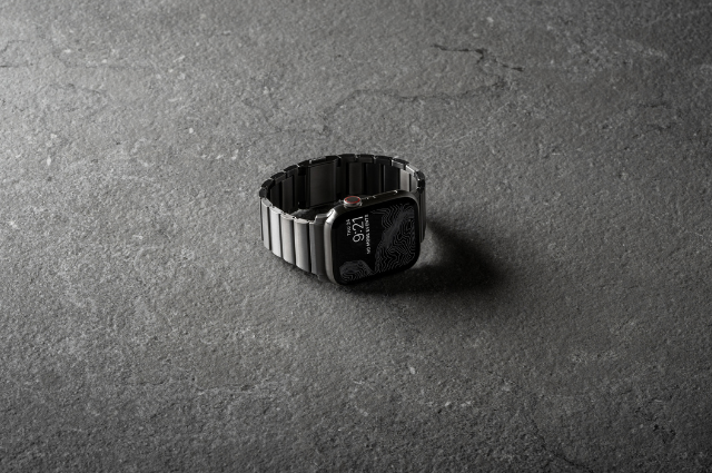 Correa metálica Nomad Titanium Band Apple Watch 45/49 mm plata